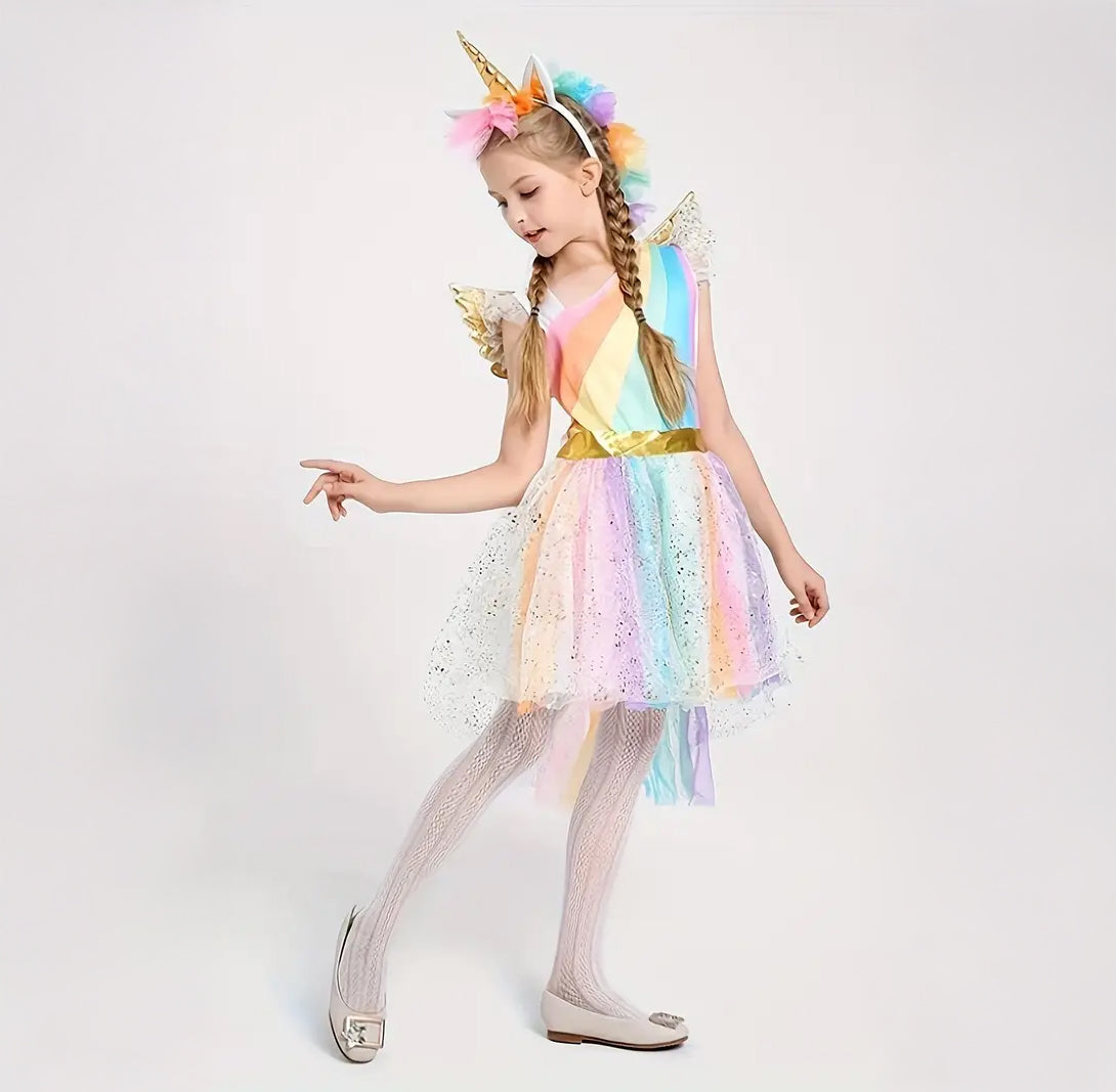 Costum de unicorn 3 piese, Zola, marimea 130-140, rochita, coronita, aripi, curcubeu/auriu Costum de unicorn 3 piese, Zola, marimea 130-140, rochita, coronita, aripi, curcubeu/auriu